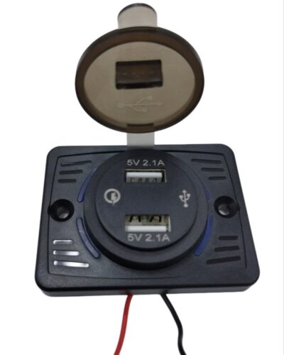 شارژر خودرویی پنلی خروجی تایپ سی 12 وات و 20usb وات کلید دار مدل MT ACK